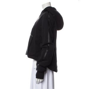 Blanc Noir Down Pullover Jacket
Black with hood.